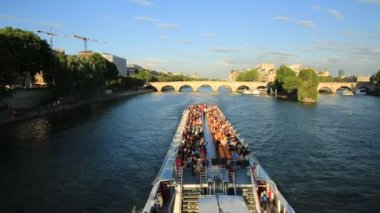 Seine Nehri üzerinde seyir