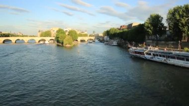Seine Nehri üzerinde seyir