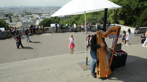 Jogador de harpa em Paris — Vídeo de Stock