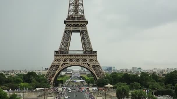 Torre Eiffel de Paris — Vídeo de Stock