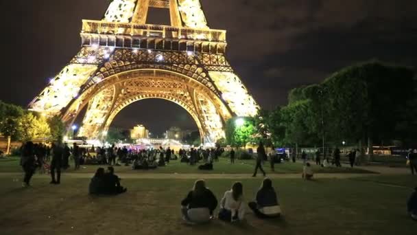 Tour noche Eiffel — Vídeo de stock
