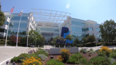 San Jose 'de Paypal kapısı