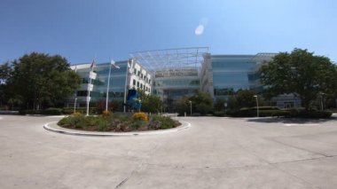 Paypal ve California bayrakları