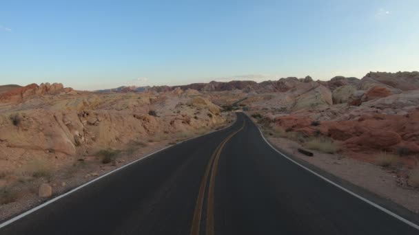 Arco iris vista carretera — Vídeos de Stock