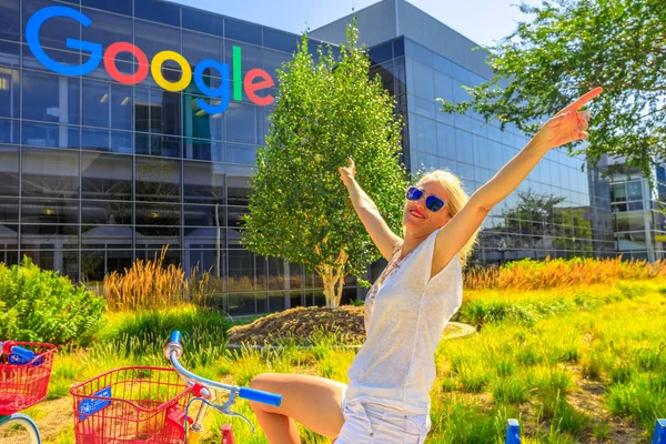Turistické návštěvy centrála společnosti Google — Stock fotografie