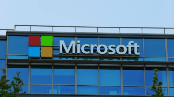 Edificio de Microsoft Logo — Vídeos de Stock