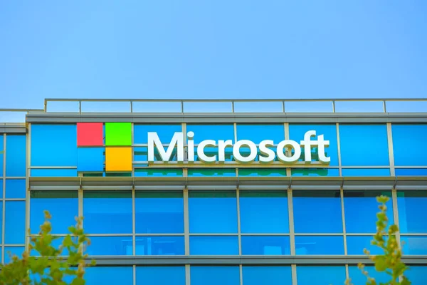 Λογότυπο της Microsoft κτίριο — Φωτογραφία Αρχείου
