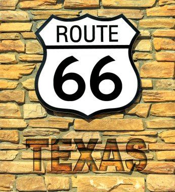 Amerika Birleşik Devletleri tarihi Route 66 yol iz Texas bir tuğla duvar. Kaliforniya'da Santa Monica şehir Chicago şehir Illinois'dan Amerikan karayolu.
