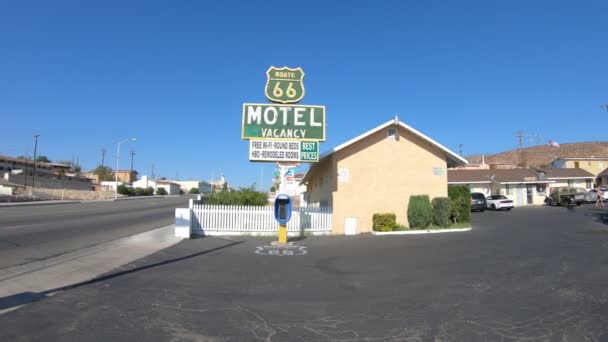 Route 6 Motel-Schild — Stockvideo