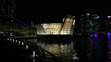 Olay Plaza Singapur çeşmeleri