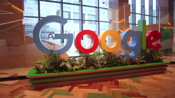 Interiér ústředí společnosti Google v Singapuru — Stock video