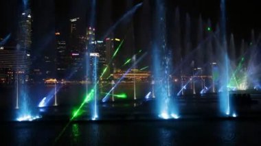 Singapur çeşmeler gösteri