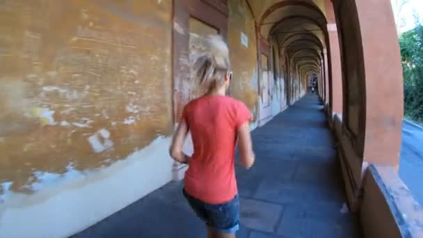 圣卢卡圣殿拱门 世界上最长的通往博洛尼亚市中心意大利 — 图库视频影像