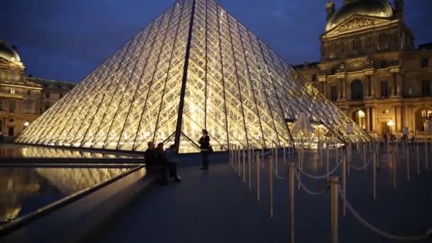 Louvren Museum Paris — Stockvideo