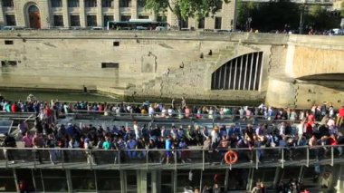 Seine Nehri üzerinde seyir