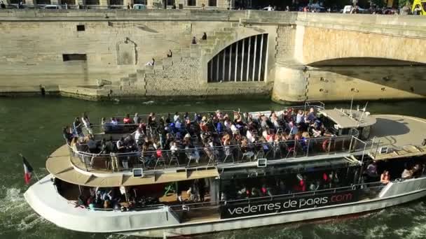 Cruise op de rivier de Seine — Stockvideo