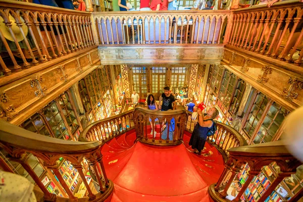 Biblioteca Lello escalera de madera — Foto de Stock