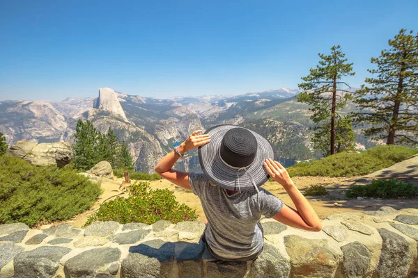 Relaxing at Glacier Point — Stock Photo, Image