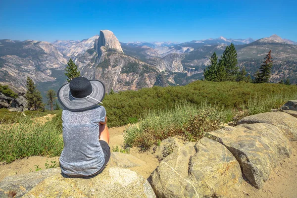 Looking panorama at Glacier Point