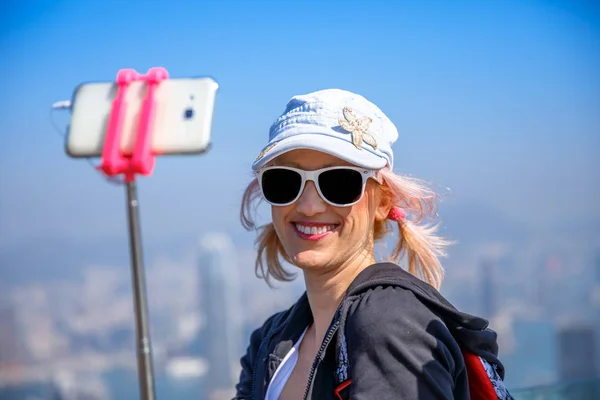 Victoria Peak Gezgin selfie — Stok fotoğraf
