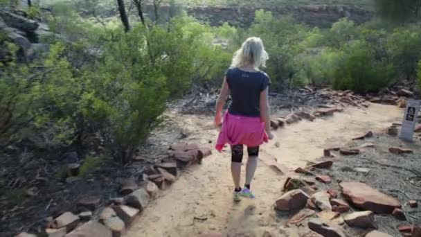 Kalbarri mujer actividades al aire libre — Vídeos de Stock