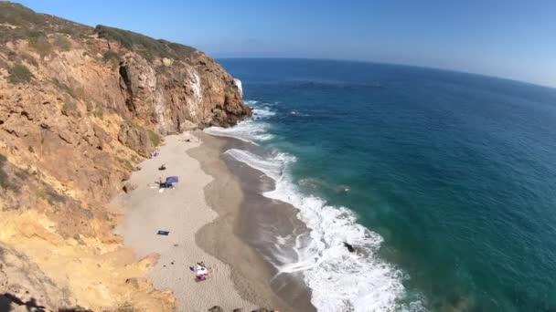 Letecký pohled na Pirates Cove beach — Stock video