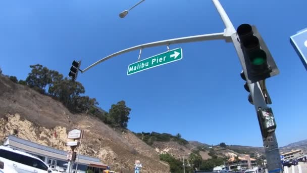 Malibu pier teken — Stockvideo