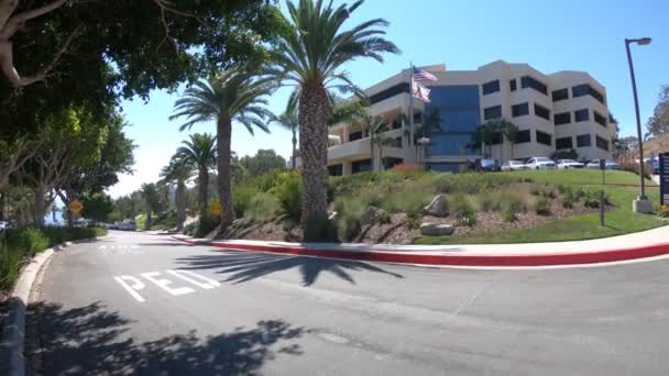 美国加利福尼亚州马里布 2018年8月7日 佩珀丁大学标志入口 美国私立大学 位于美国加州马里布 山上的主校园 俯瞰着太平洋 — 图库视频影像