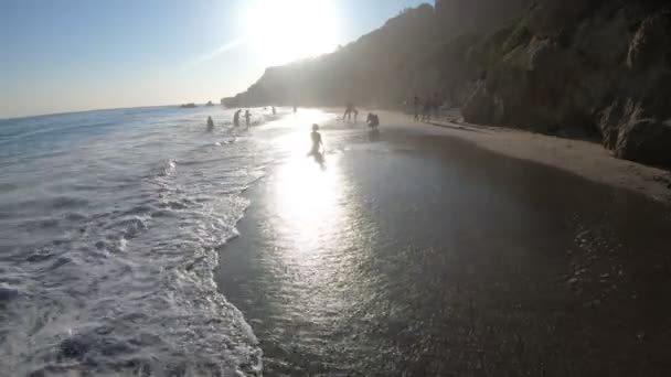 Захід сонця на пляжі El Matador — стокове відео
