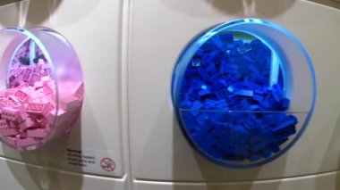 Lego renkli kapları almak için