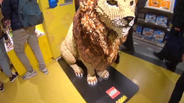 Kung Lion Lego staty — Stockvideo