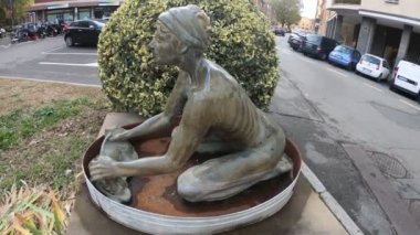 Bologna çamaşırcı heykeli