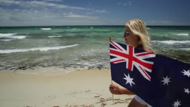 Saltar en la playa de Perth — Vídeo de stock