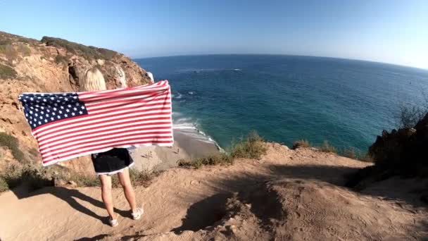 Californien rejser patriotiske flag – Stock-video