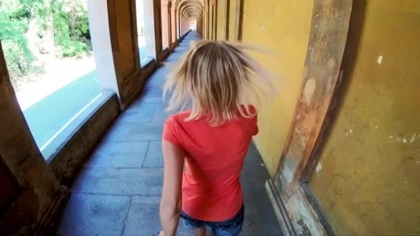 Bologna Italië September 2018 Aerial Weergave Slow Motion Een Vrouw — Stockvideo