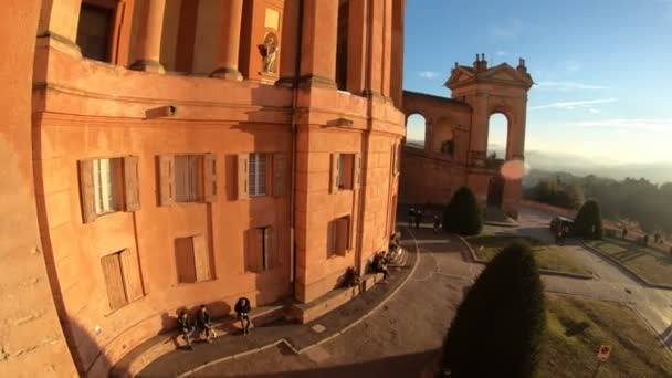 Binnenplaats van San Luca Bologna — Stockvideo