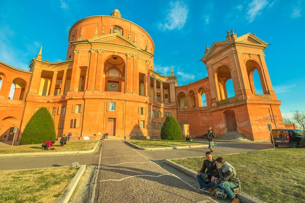 Pareja en San Luca Bologna — Foto de Stock