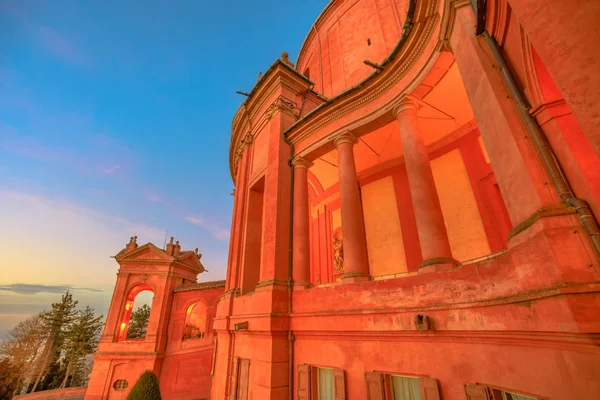 มุมมองด้านข้างของ San Luca Sanctuary — ภาพถ่ายสต็อก