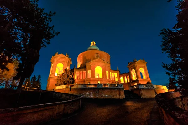 Pronaos y fachada de la noche de San Luca — Foto de Stock