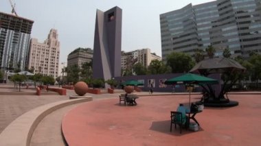 Pershing Square'de çan kulesi