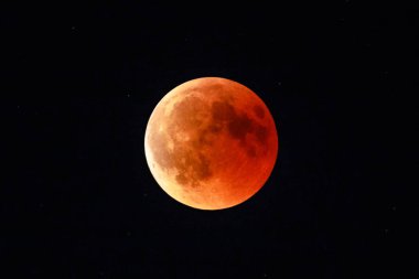 Tam ay tutulması ay ve süper gece ayın. Toplam Lunar eclipse kırmızı neden daha yakın Mars gezegeninin dönüm moon ile. Astronomik arka plan.