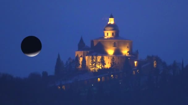 Biserica San Luca cu luna roșie — Videoclip de stoc