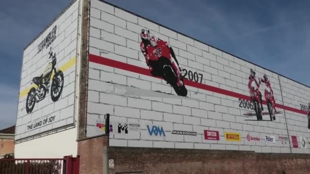 Ducati, мотоциклів будівлі шкали часу. — стокове відео