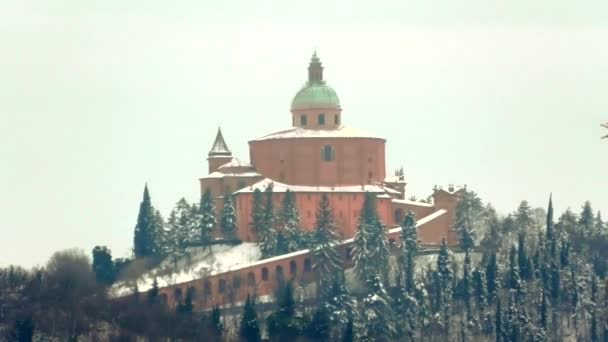 Zasněžený kostel San Luca — Stock video