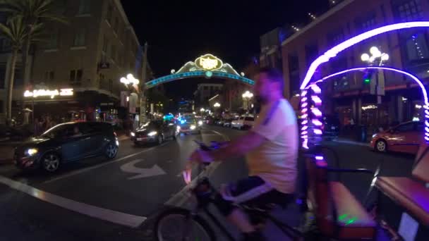 Pedicabs belysning i San Diego — Stockvideo