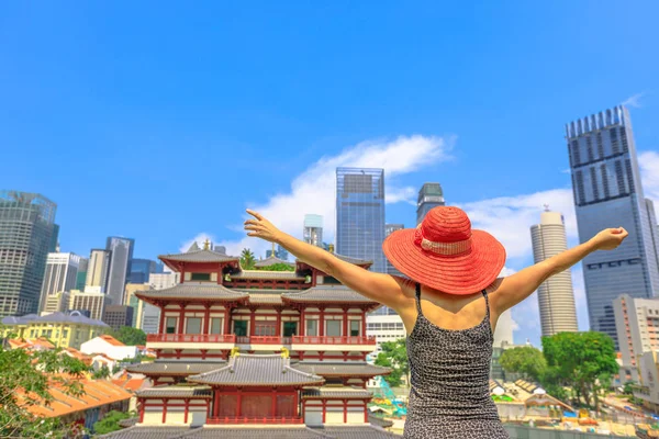 Τουριστική γυναίκα στη Σιγκαπούρη Chinatown — Φωτογραφία Αρχείου