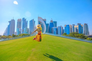 Doha manzarası kadın atlama