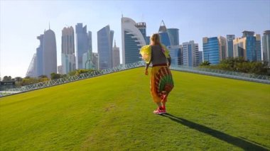 Doha manzarası kadın