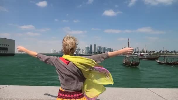 Turism i Doha stad — Stockvideo