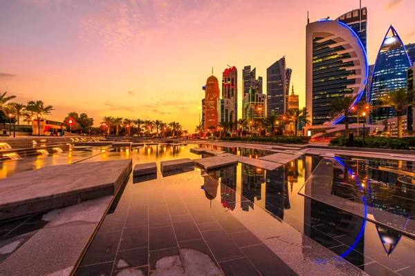 Doha West Bay reflexión —  Fotos de Stock